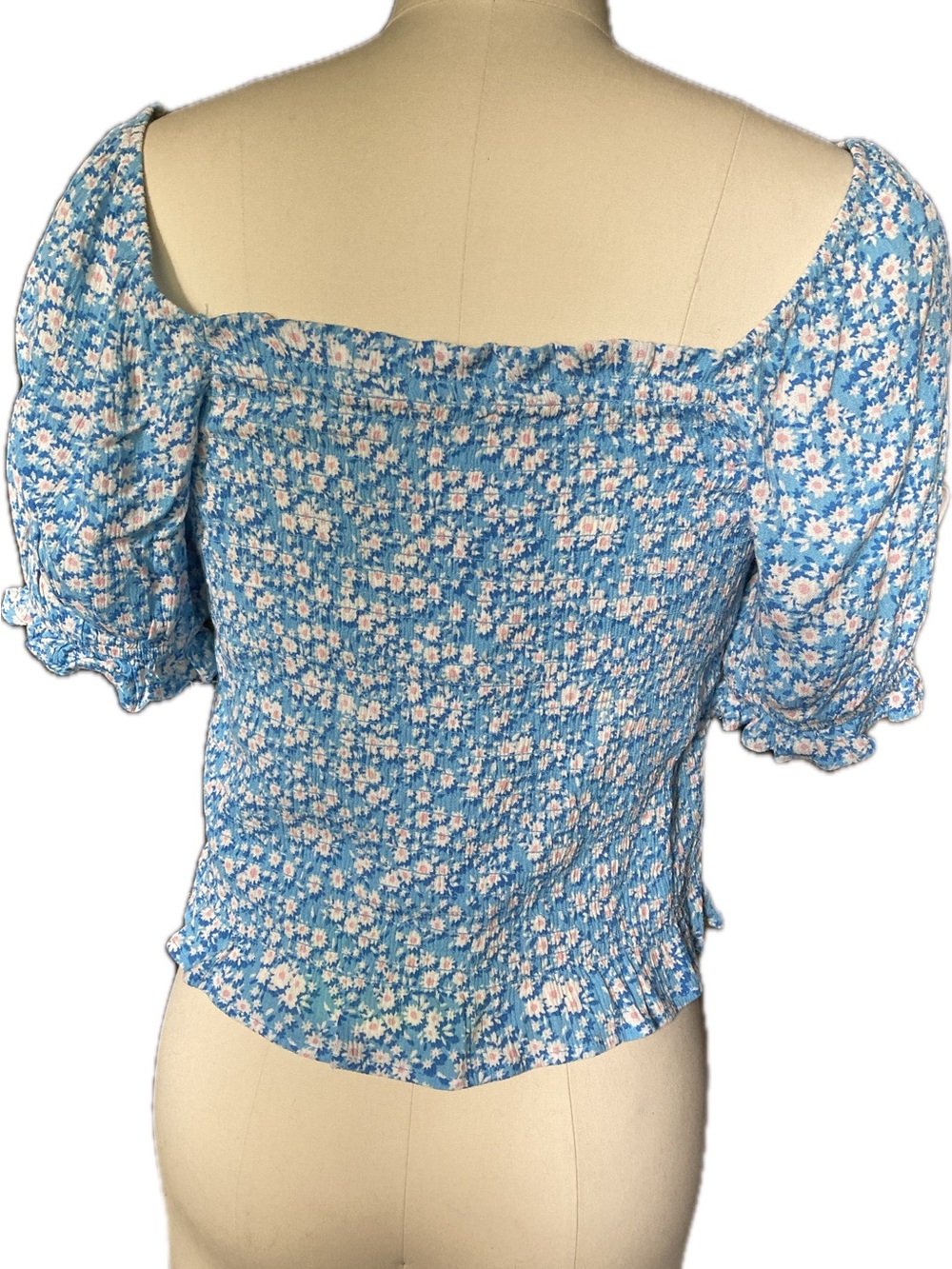 SO Blue Floral Smocked Crop Top with Puff Sleeves - Picture 3 of 3